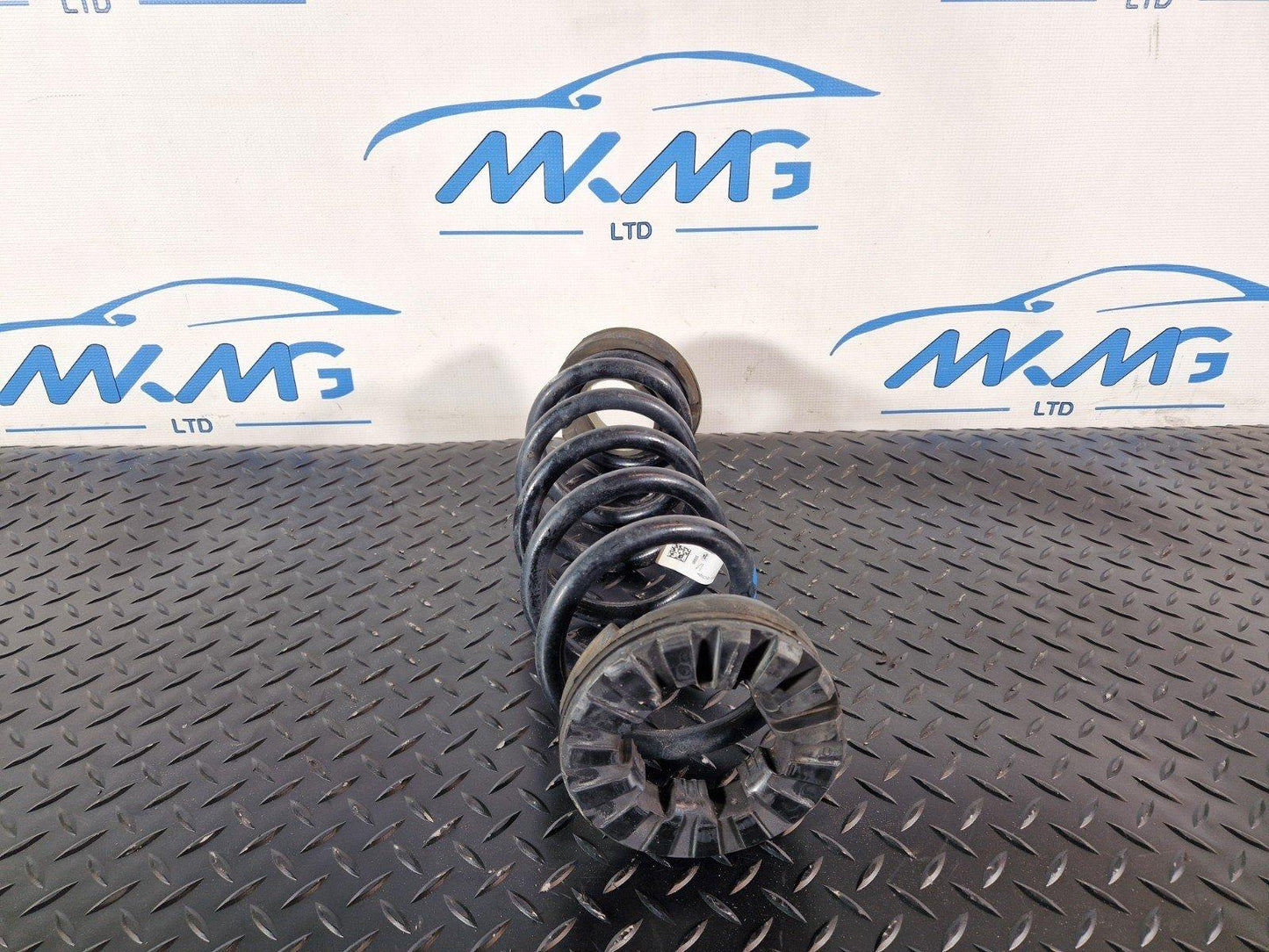 19-ON RANGE ROVER EVOQUE L551 OEM LEFT OR RIGHT REAR COIL SPRING K8D2-5B749-DB