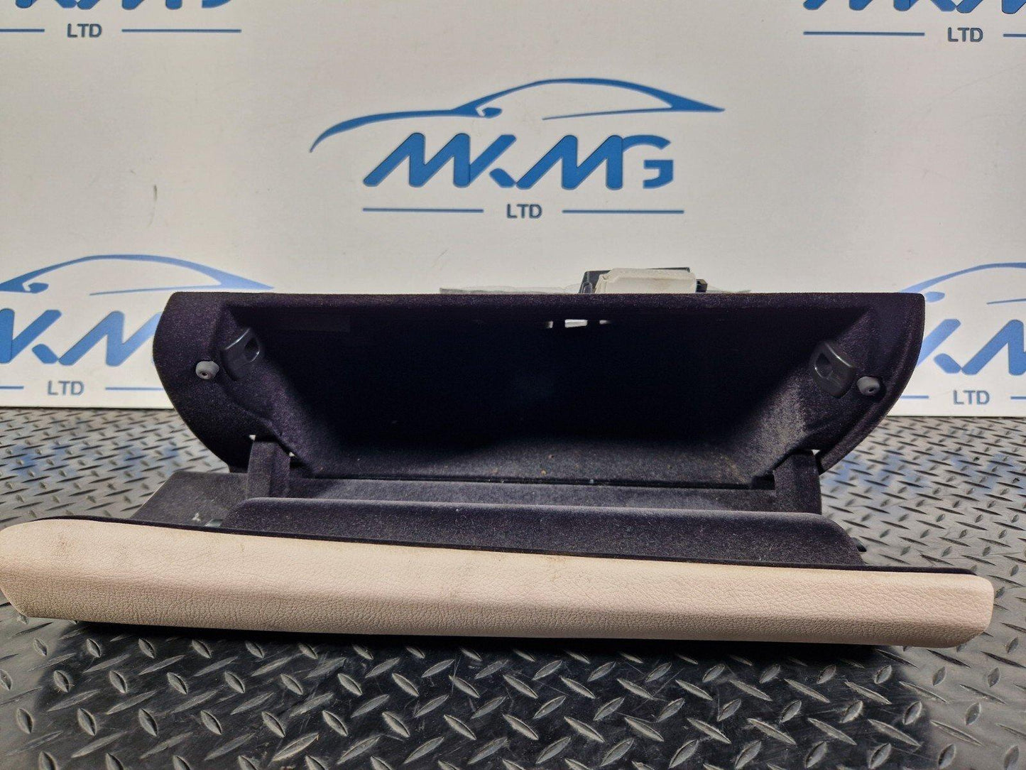 12-18 BMW 3 SERIES F30 F31 GENUINE GLOVE BOX IN BEIGE COLOUR 9227250