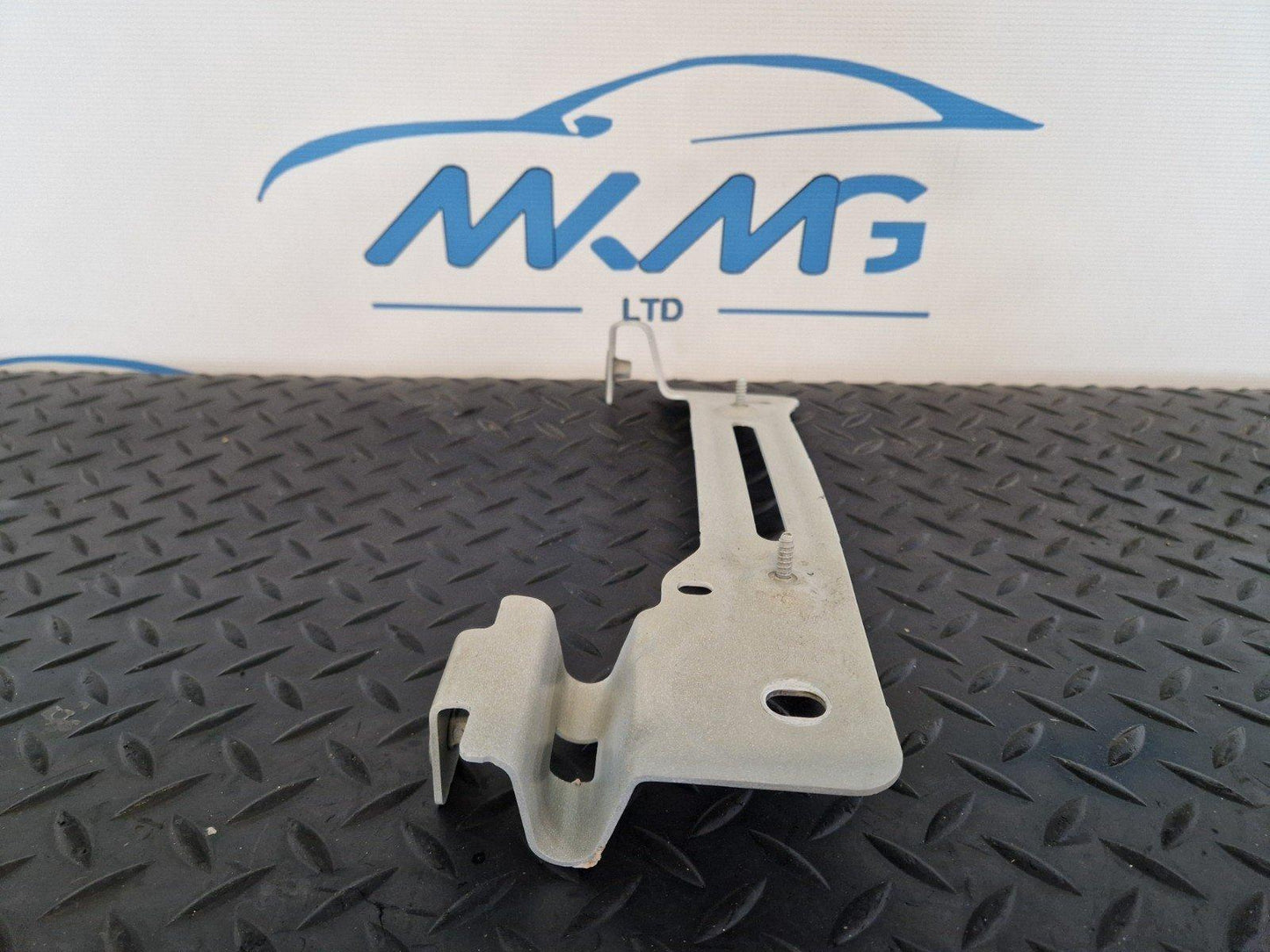 16-20 AUDI Q7 4M GENUINE FRONT RIGHT O/S WING FENDER BRACKET 4M0821432