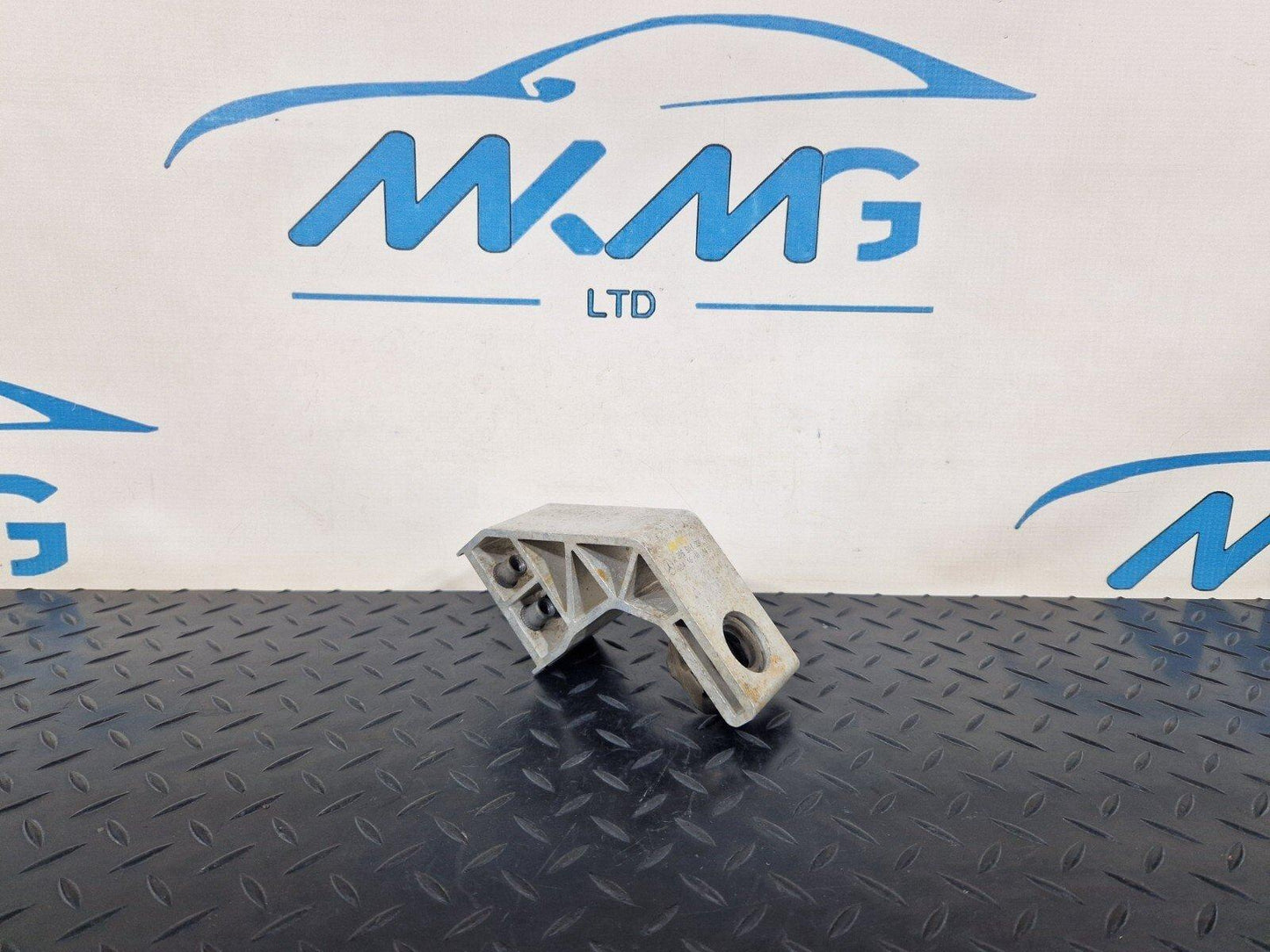 14-21 MERCEDES BENZ C200d W205 OEM FRONT LEFT COOLING RADIATOR SUPPORT BRACKET