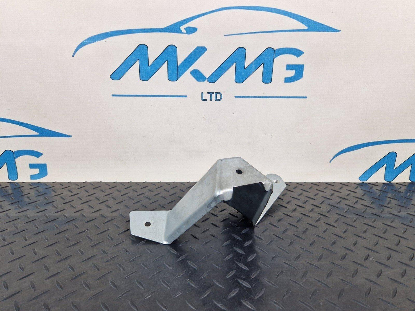 MERCEDES BENZ VITO W447 OEM REAR LEFT SIDE WALL TRIM BRACKET HOLDER A4476920314