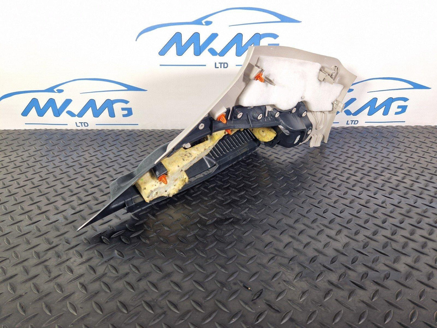 14-20 MERCEDES BENZ GLA 200 X156 OEM BOOT REAR RIGHT C-PILLAR TRIM A1566904400