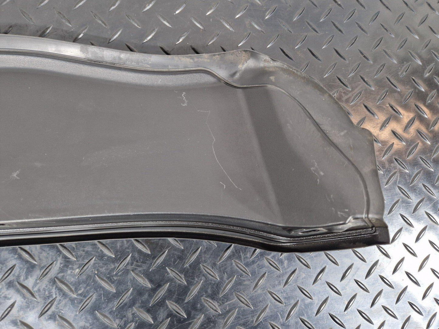 16-22 BMW X1 F48 GENUINE PASSENGER LEFT SIDE BONNET ENGINE SEAL BRACKET 7329399