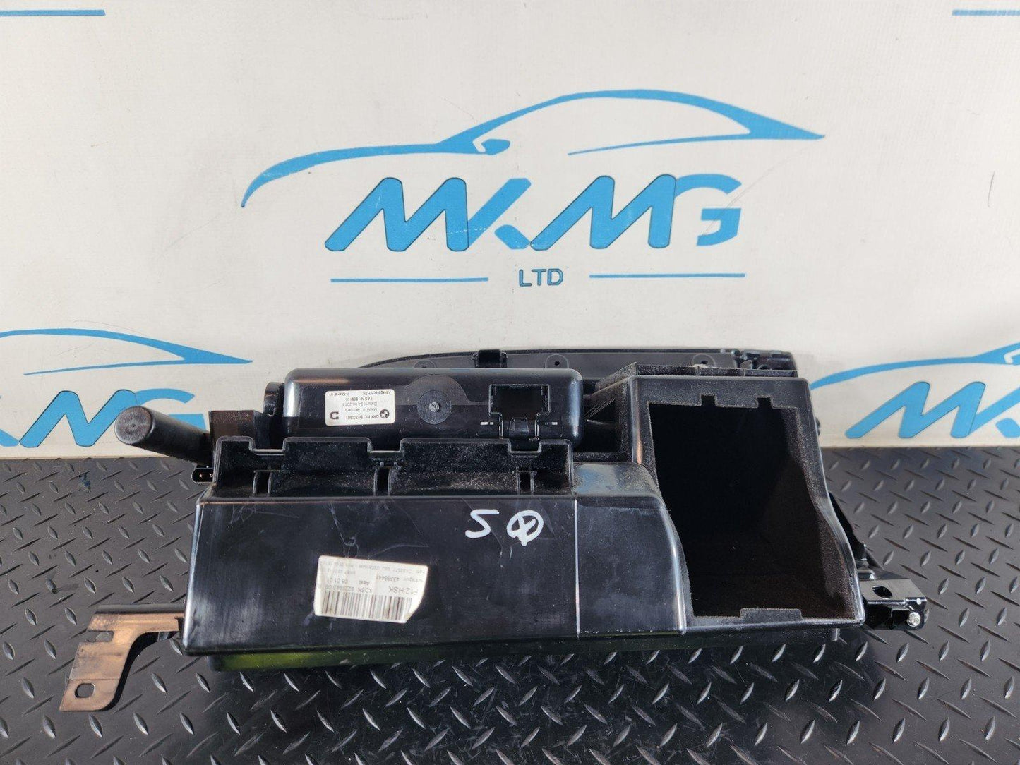 11-18 BMW 6 SERIES F13 GENUINE DASHBOARD GLOVE BOX STORAGE 9197573