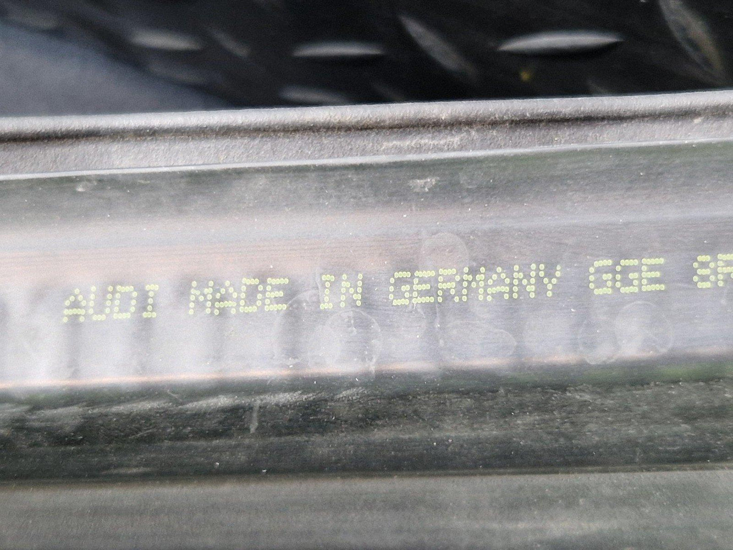 AUDI Q5 8R GENUINE ENGINE BONNET HOOD RUBBER SEAL 8R0823723B