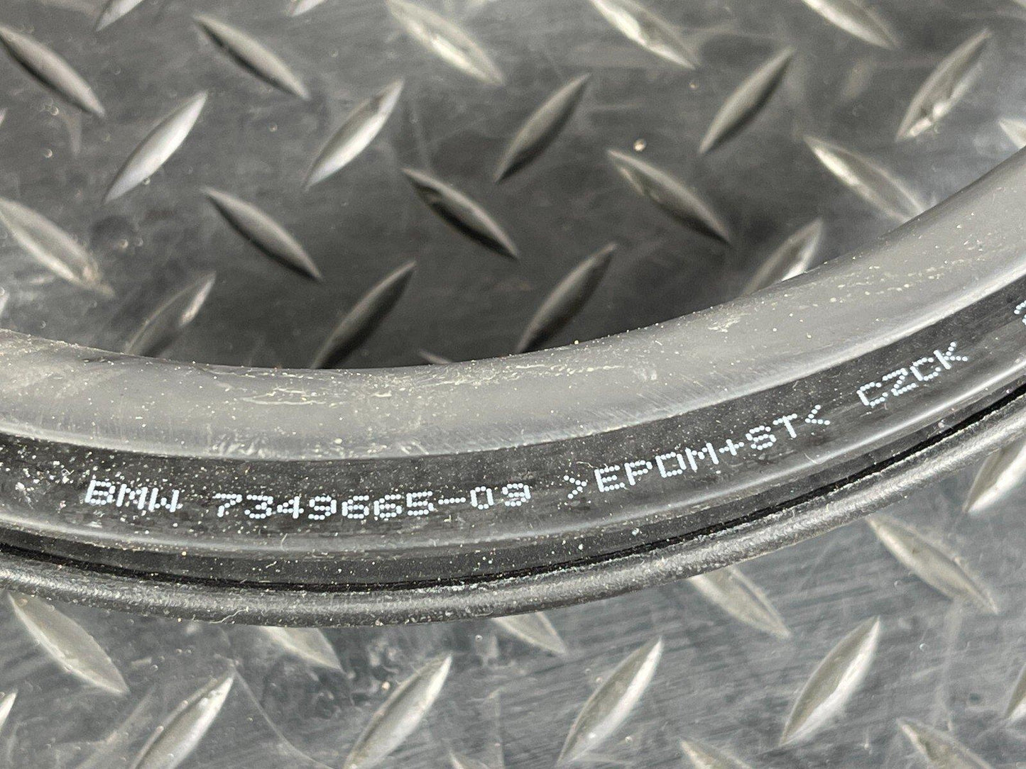 16-22 BMW X1 F48 GASKET SEAL RUBBER REAR DOOR DRIVER SIDE 7349665
