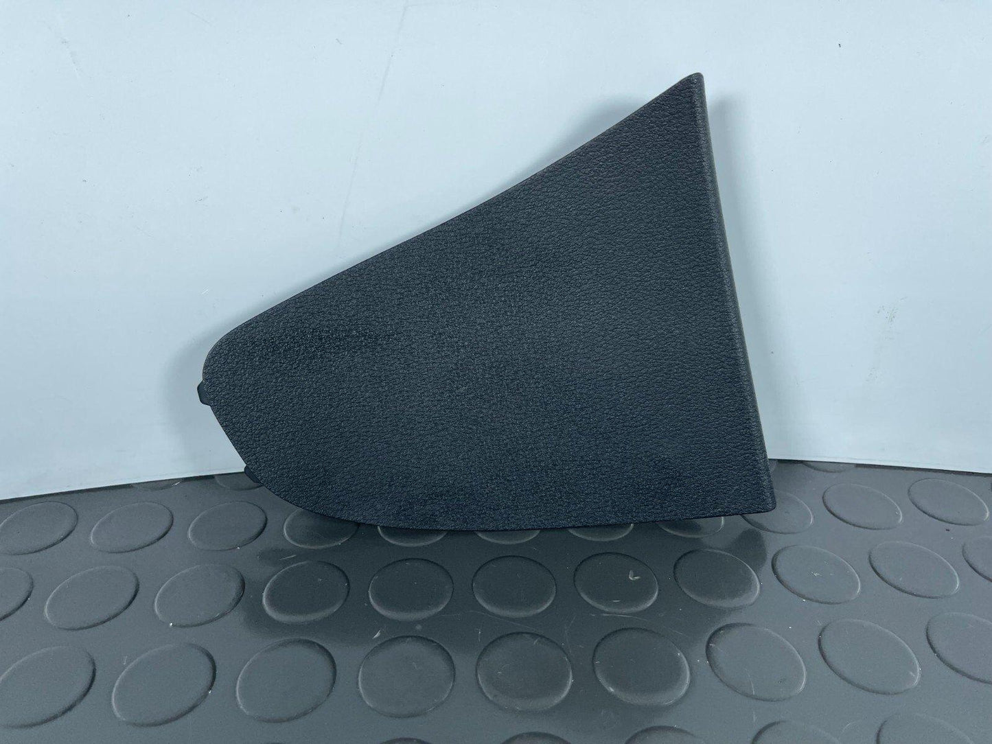 16-19 AUDI A4 B9 ESTATE GENUINE REAR LEFT TAILGATE TRIM COVER 8W9867657