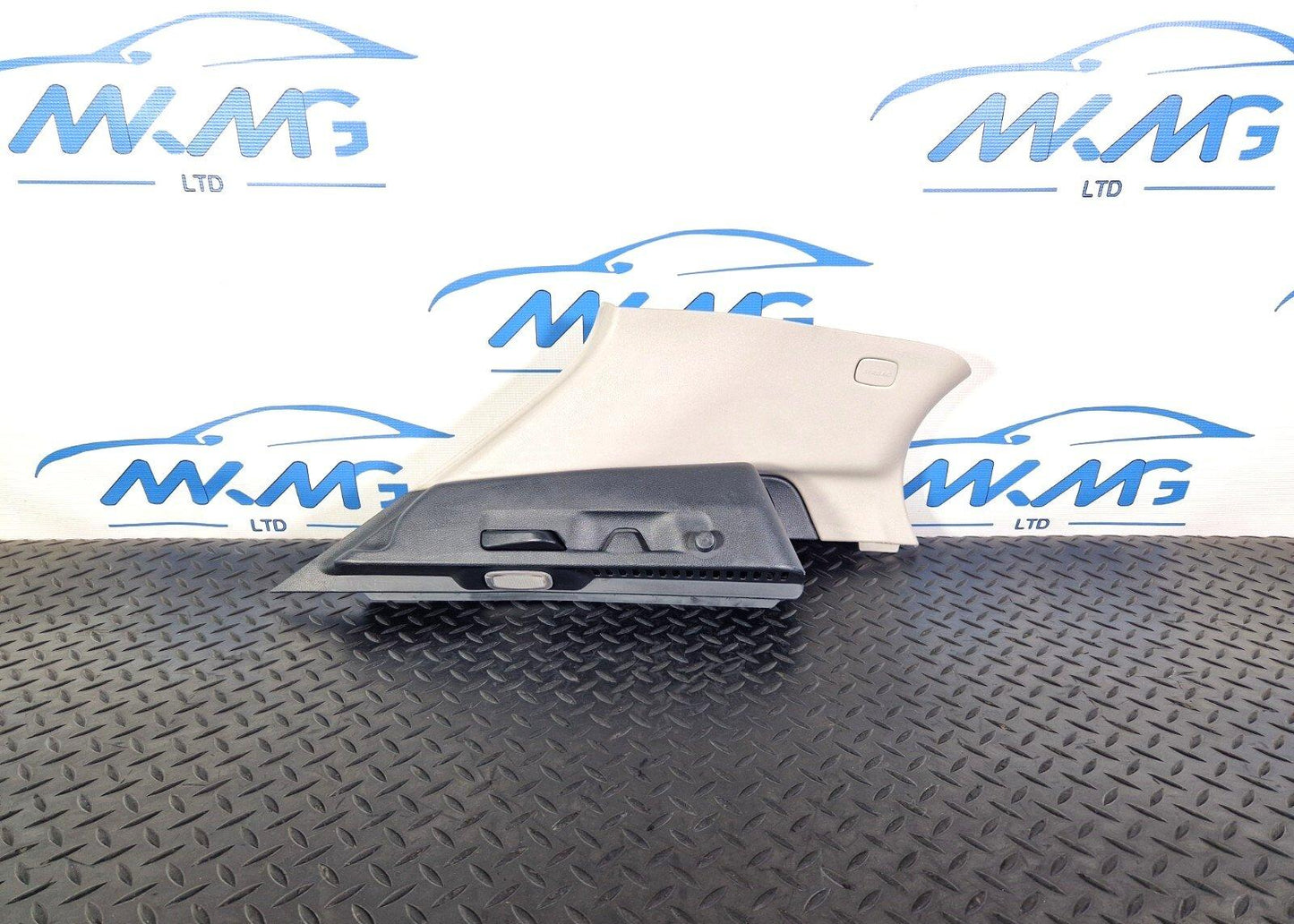 14-19 MERCEDES BENZ GLA X156 OEM BOOT REAR LEFT C-PILLAR TRIM A1566904300