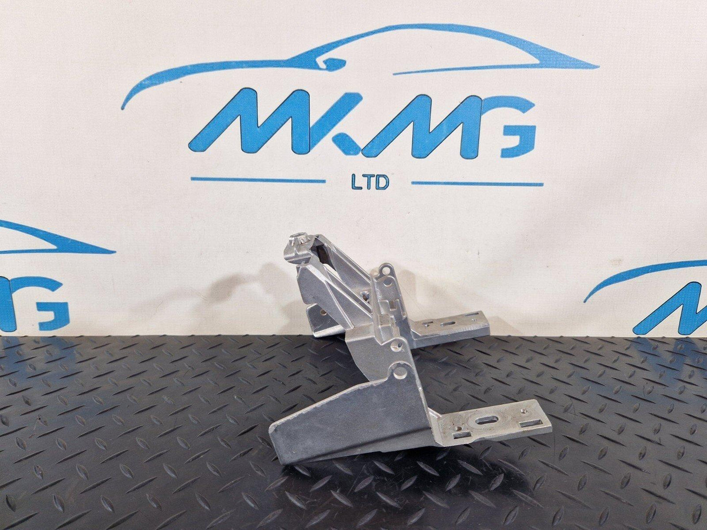 10-15 AUDI Q7 4L OEM FRONT LOWER CENTER CONSOLE ARMREST MOUNT BRACKET 4L0864283