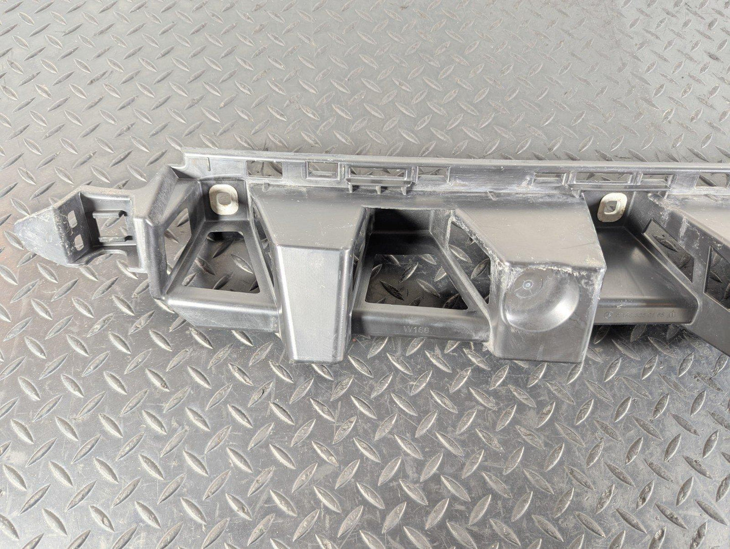 11-19 MERCEDES BENZ ML W166 GENUINE REAR RIGHT BUMPER BRACKET A1668850165