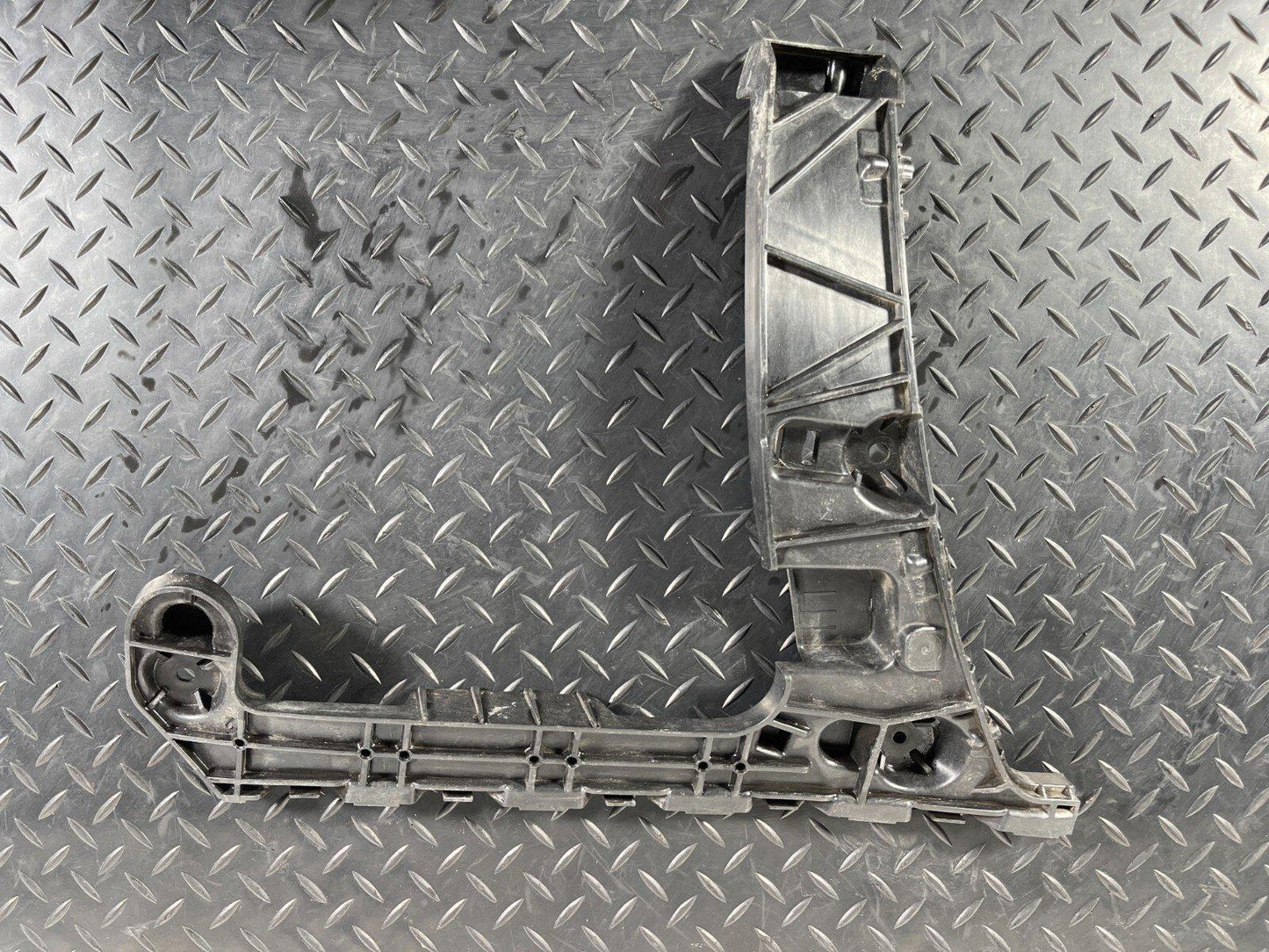 16-19 AUDI A4 B9 AVANT ULTRA GENUINE REAR LEFT N/S BUMPER BRACKET 8W9807453