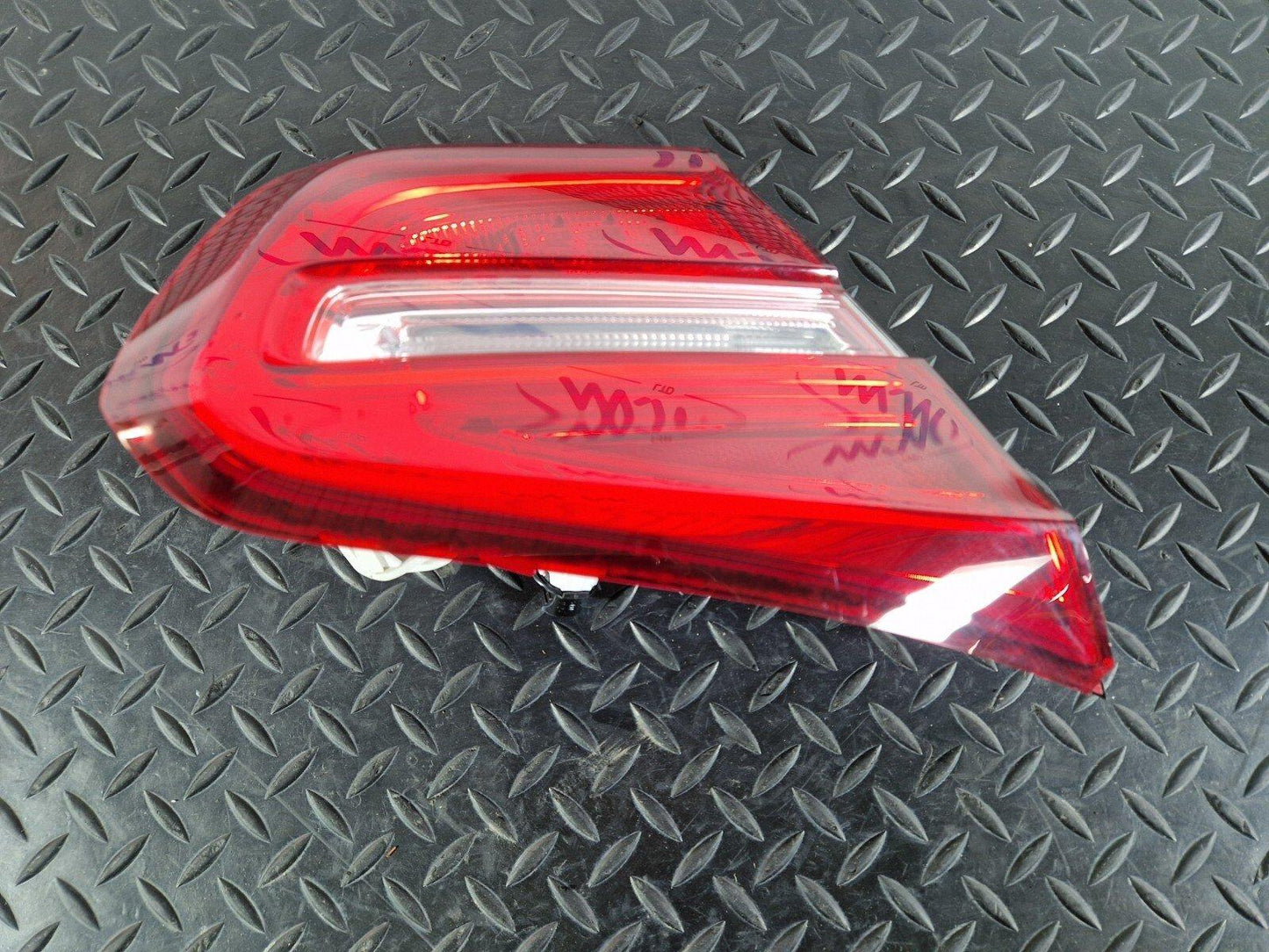 14-20 MERCEDES GLA X156 AMG REAR LEFT N/S/R INNER LED LIGHT A1569061158 DAMAGED