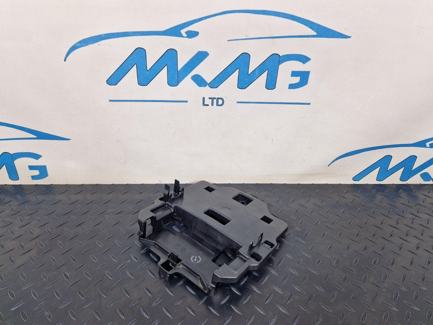 18-ON MERCEDES BENZ SPRINTER W907 OEM BATTERY TERMINAL TRIM A9075450900
