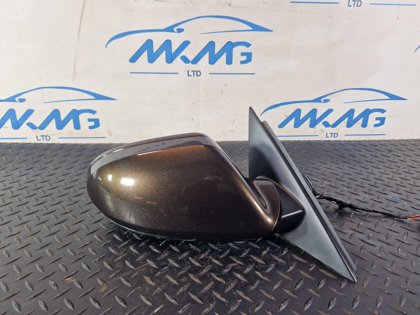 Audi A6 Allroad C7 front Right o/s Door wing Mirror manual fold (damaged)