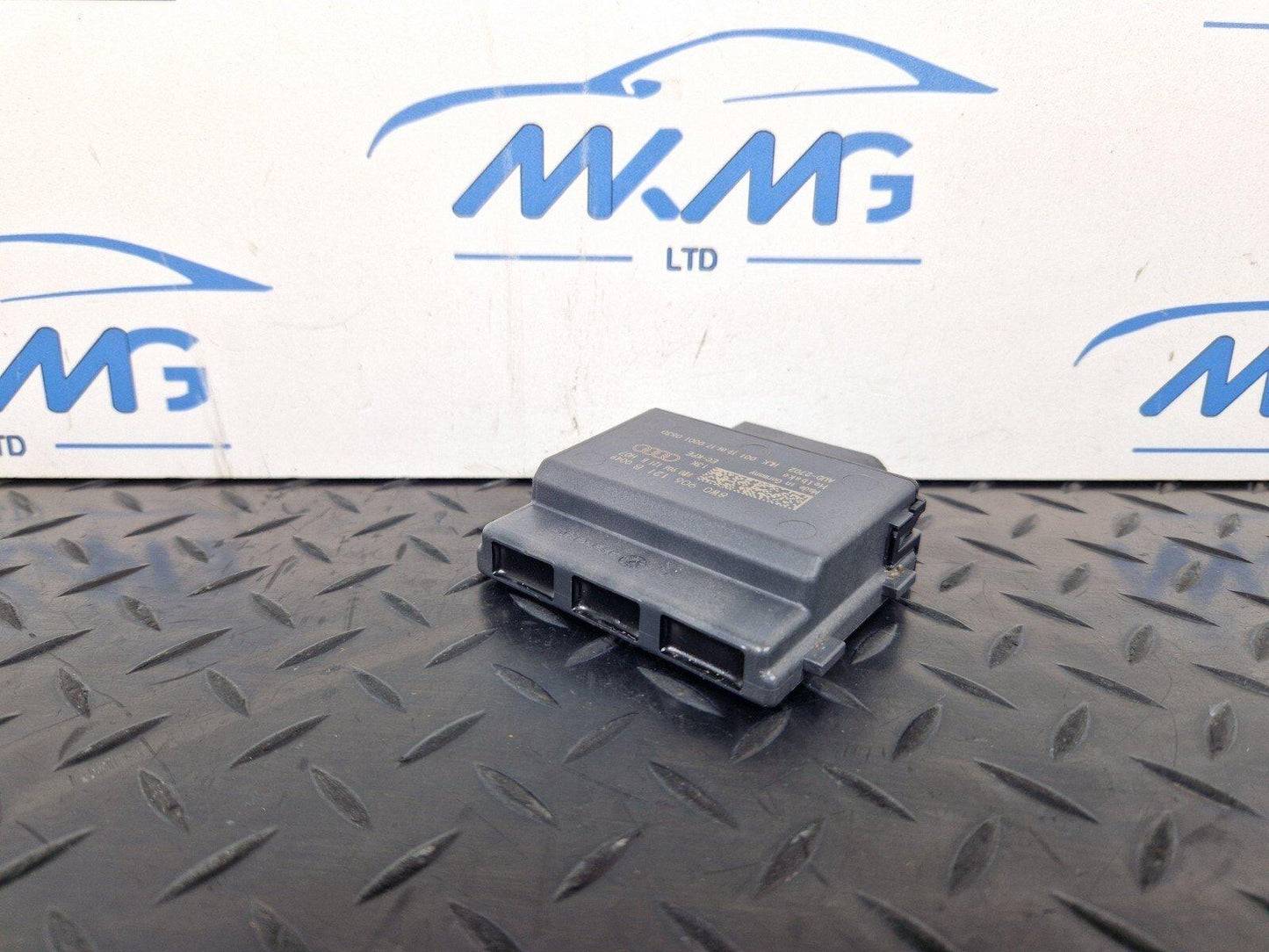 16-19 AUDI A4 B9 OEM FUEL PUMP CONTROL MODULE 8W0906121B
