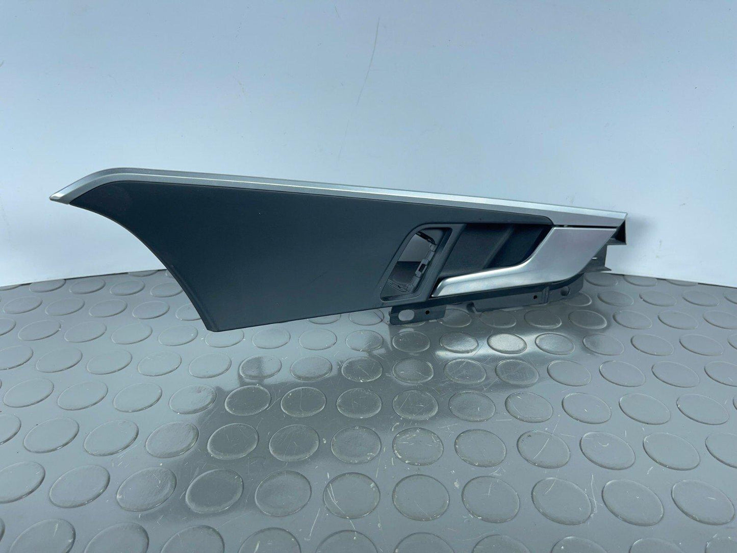 16-19 AUDI A4 B9 GENUINE FRONT RIGHT SIDE INTERIOR HANDLE GENUINE 8W0837020A