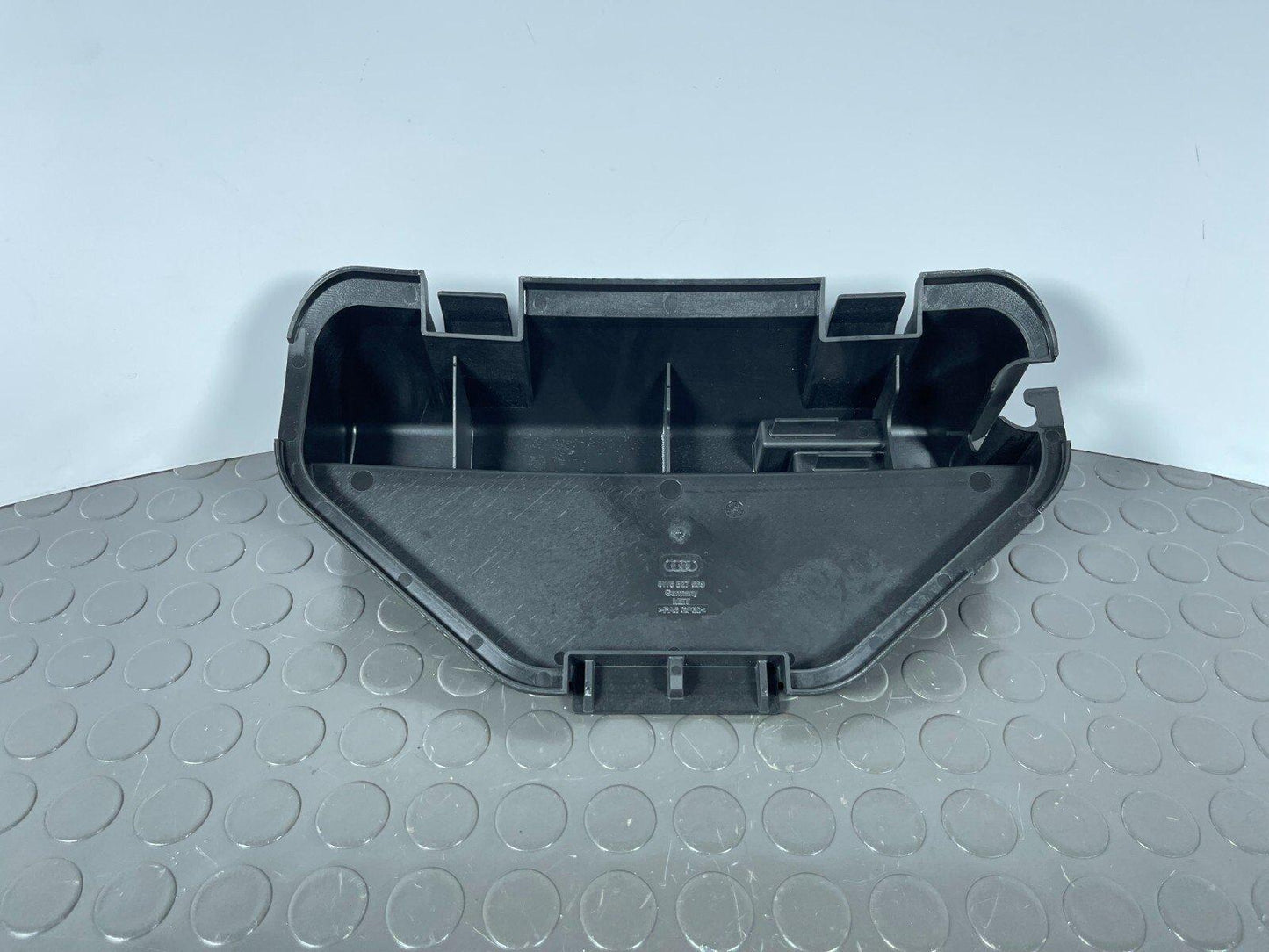 16-19 AUDI A4 B9 SALOON GENUINE WARNING TRIANGLE MOUNT 8W5827569
