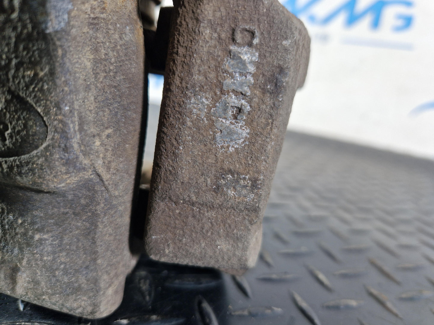 19-ON RANGE ROVER EVOQUE L551 GENUINE FRONT RIGHT O/S BRAKE CALIPER LK72-2078-BC