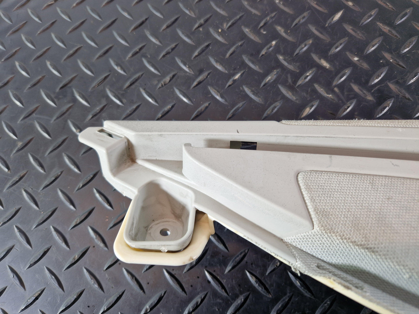 Audi A6 Allroad C7 GENUINE LEFT UPPER D PILLAR TRIM 4G9867245B