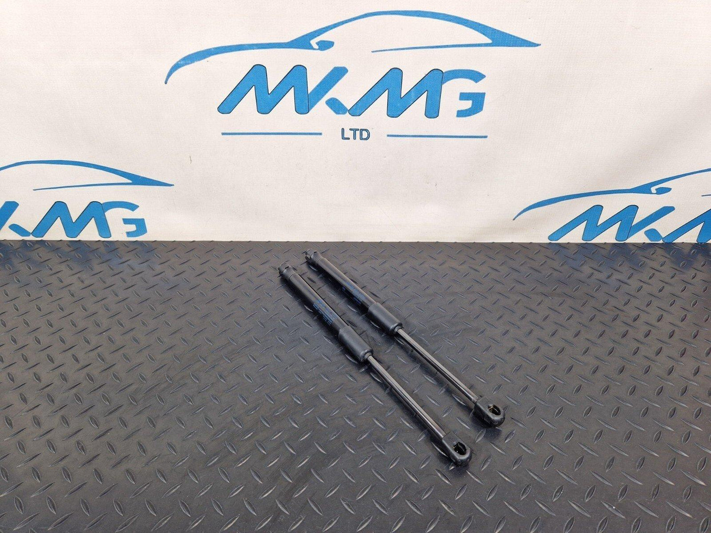 15-18 AUDI A7 4G GENUINE OEM BONNET HOOD GAS STRUTS PAIR RIGHT & LEFT 4G8823359A