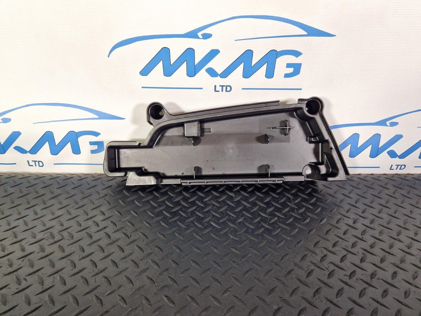 14-21 MERCEDES BENZ W205 GENUINE OEM WARNING TRIANGLE TRAY HOLDER A2056803903