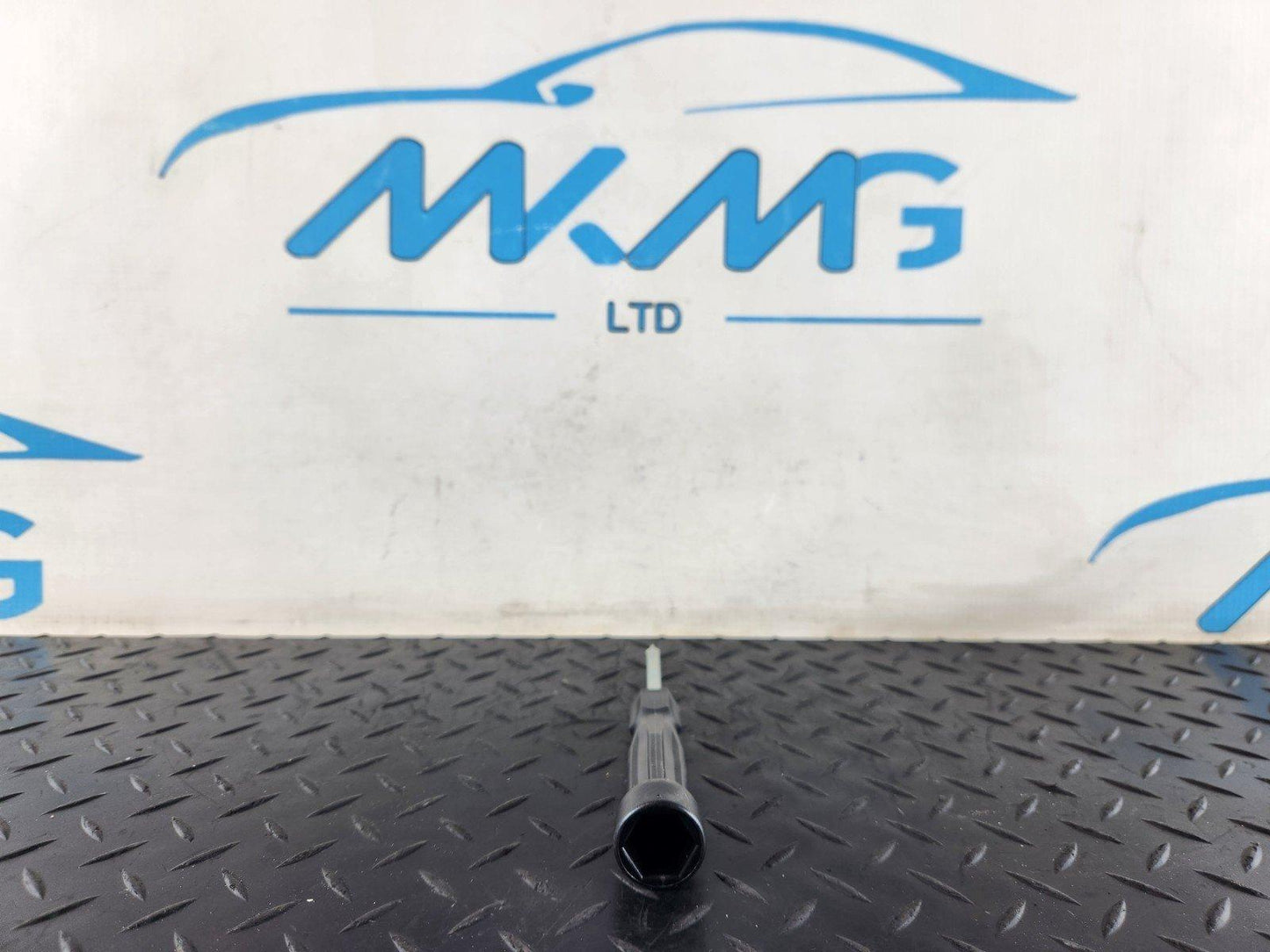 16-20 AUDI Q7 4M GENUINE BOOT TOOLKIT