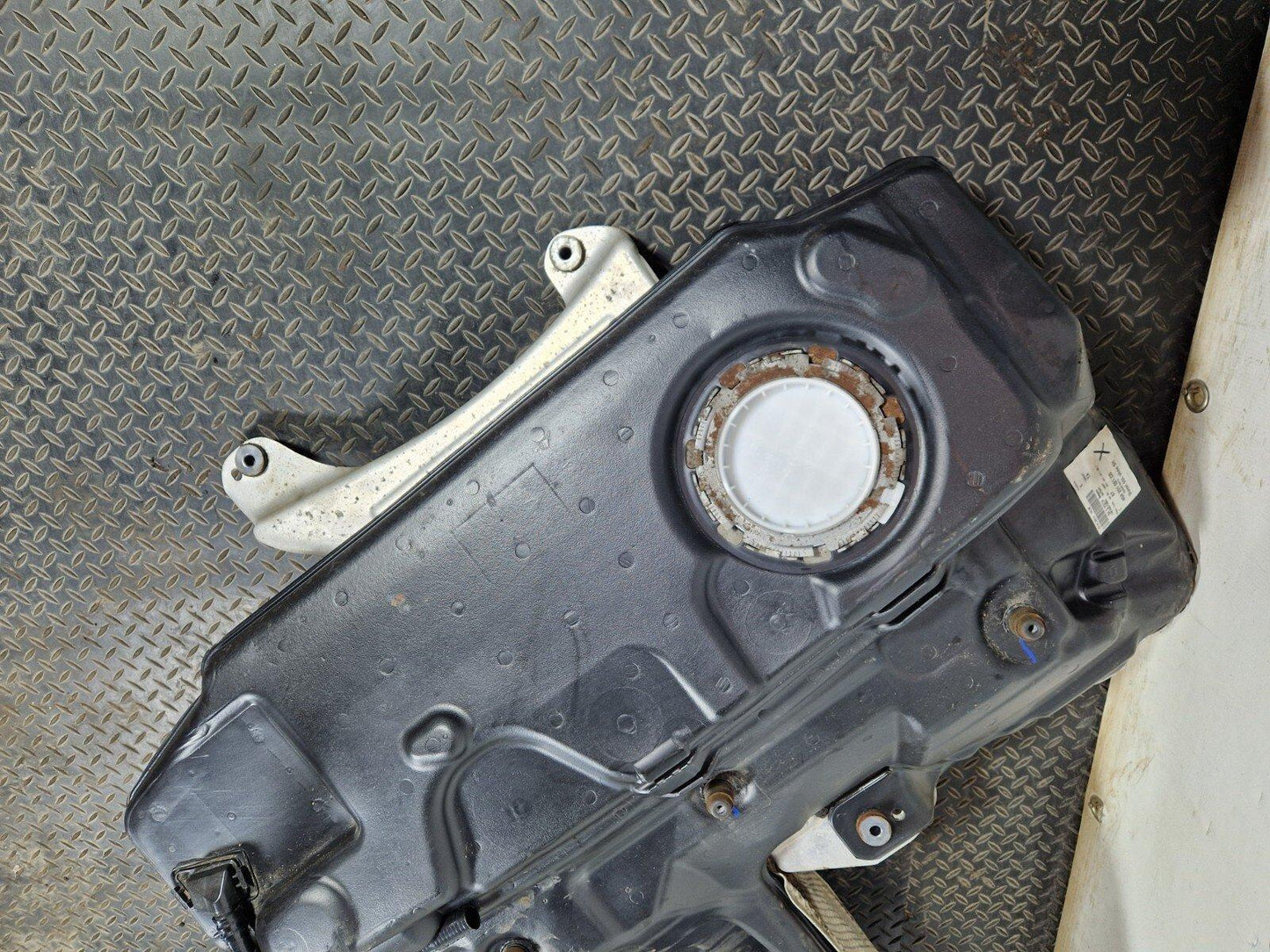 10-18 AUDI A7 4G S-LINE OEM FUEL TANK WITH PUMP & SENDER 4G8201021CD 4G0919050
