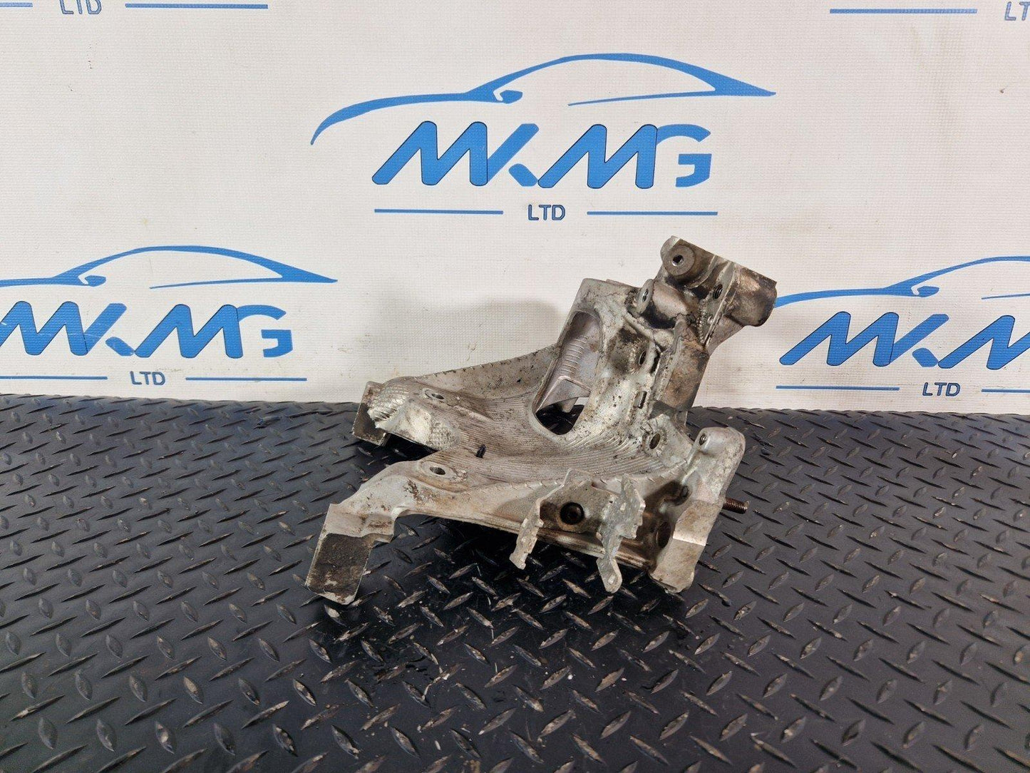 16-19 AUDI A4 B9 GENUINE RIGHT O/S DRIVER SIDE SUBFRAME MOUNT BRACKET 8W0399296E