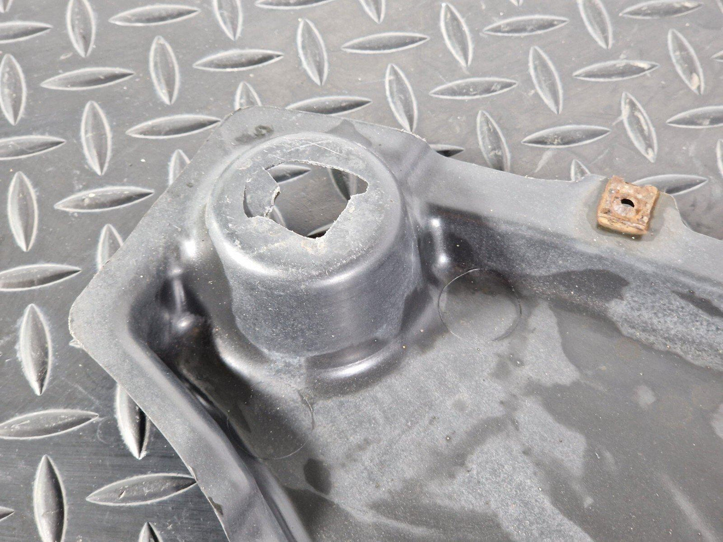 15-18 AUDI A7 4G GENUINE LEFT SIDE UNDERBODY SHIELD COVER PANEL TRIM 4G0825215B