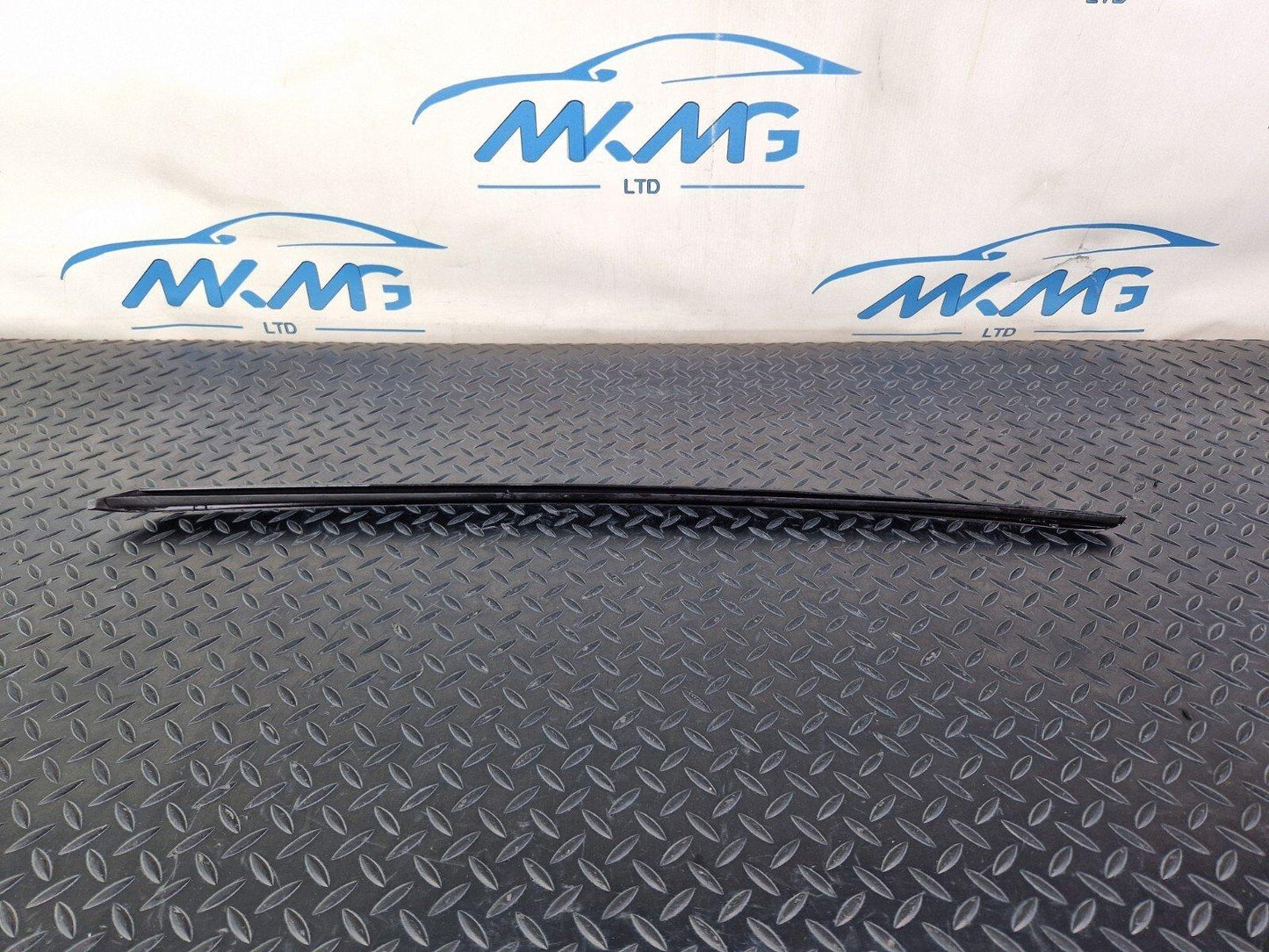 16-19 AUDI A4 B9 FRONT WINDSCREEN O/S WEATHERSTRIP MOULDING STRIP 8W0854328C