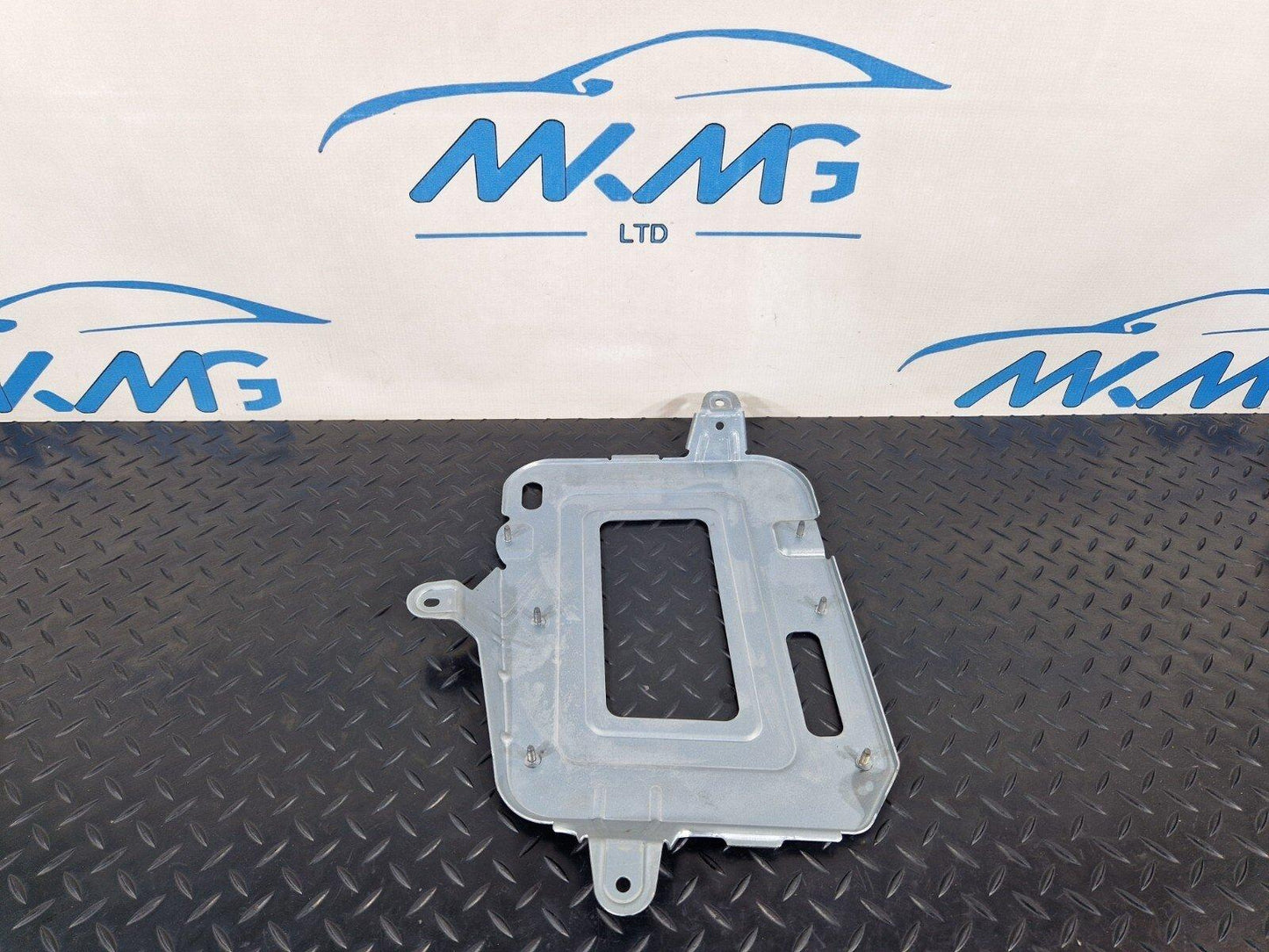 18-ON MERCEDES BENZ A CLASS W177 SPEEDOMETER MODULE BRACKET A2475455700