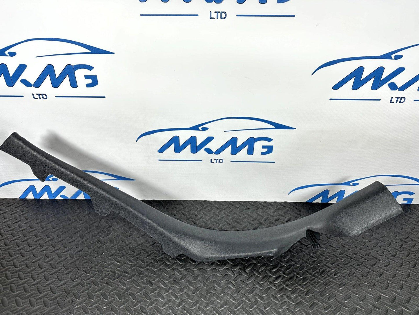 16-19 AUDI A4 B9 SALOON GENUINE REAR LEFT PASSENGER SIDE SILL TRIM 8W0867767