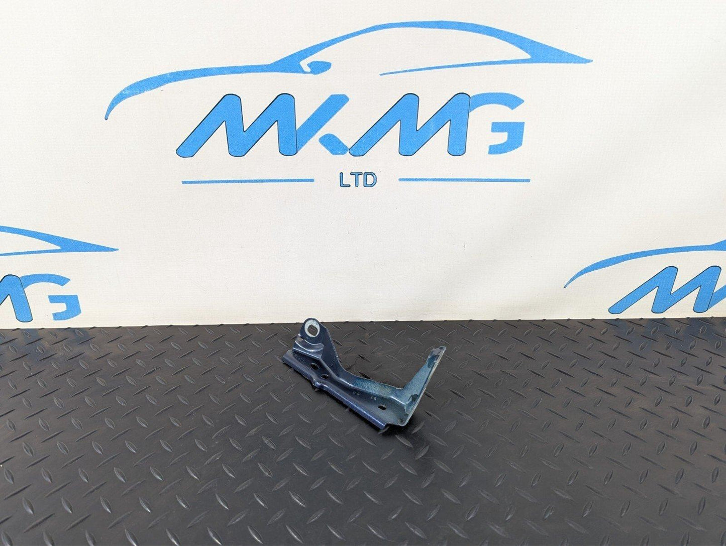 16-22 BMW X1 F48 GENUINE FRONT LEFT PASSENGER SIDE WING BRACKET MOUNT 7392803