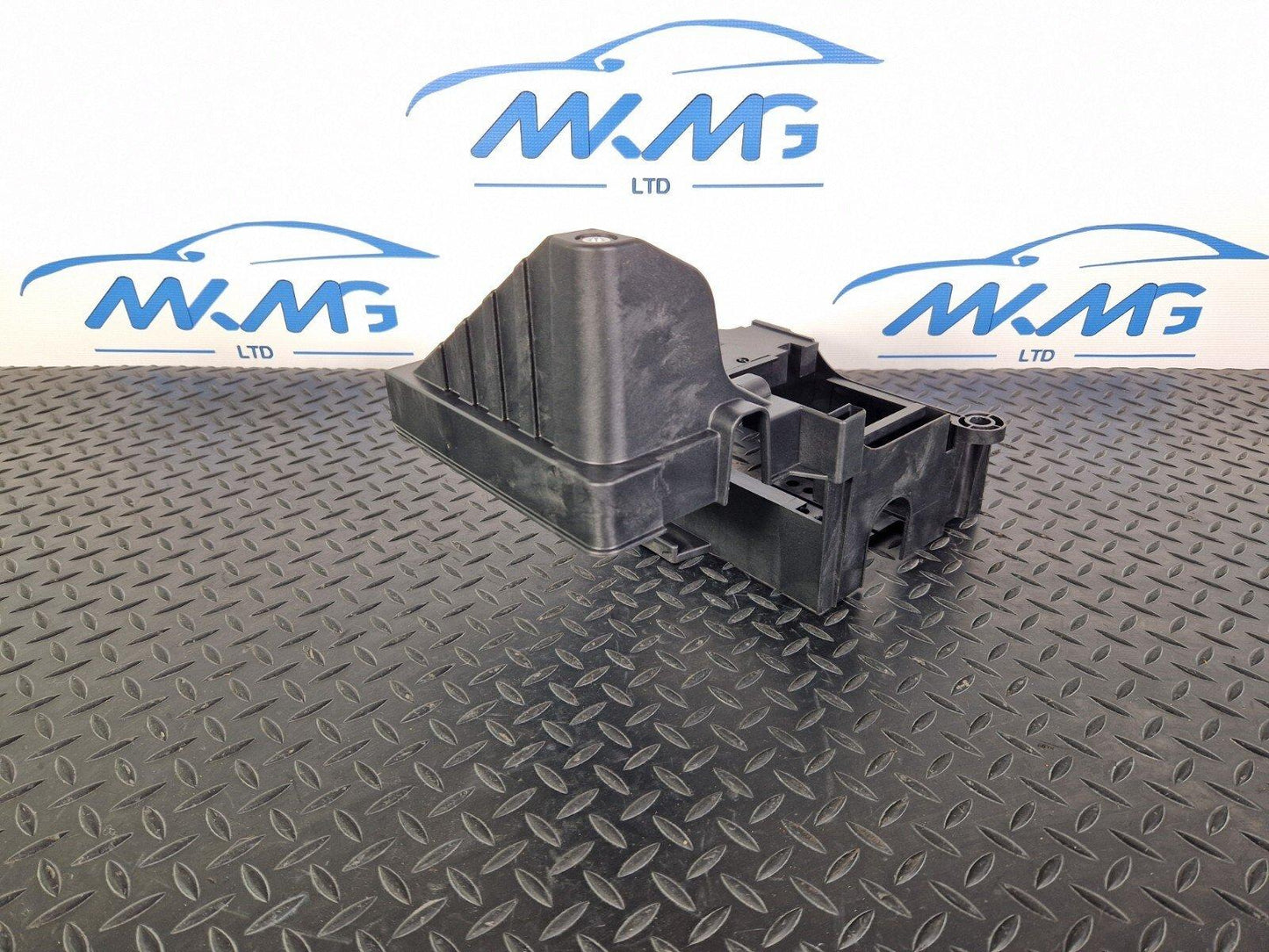 14-21 MERCEDES BENZ C200d W205 CD CHANGER ECU HOLDER BRACKET A2055458900