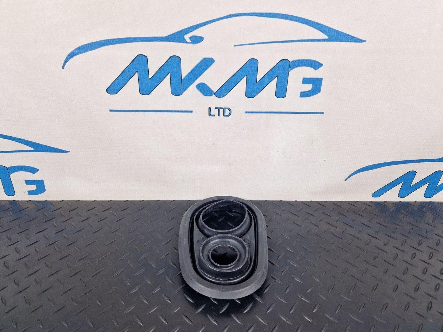 19-ON MERCEDES BENZ B CLASS W247 GENUINE FUEL TANK FILLER SEAL CAP A2474711000
