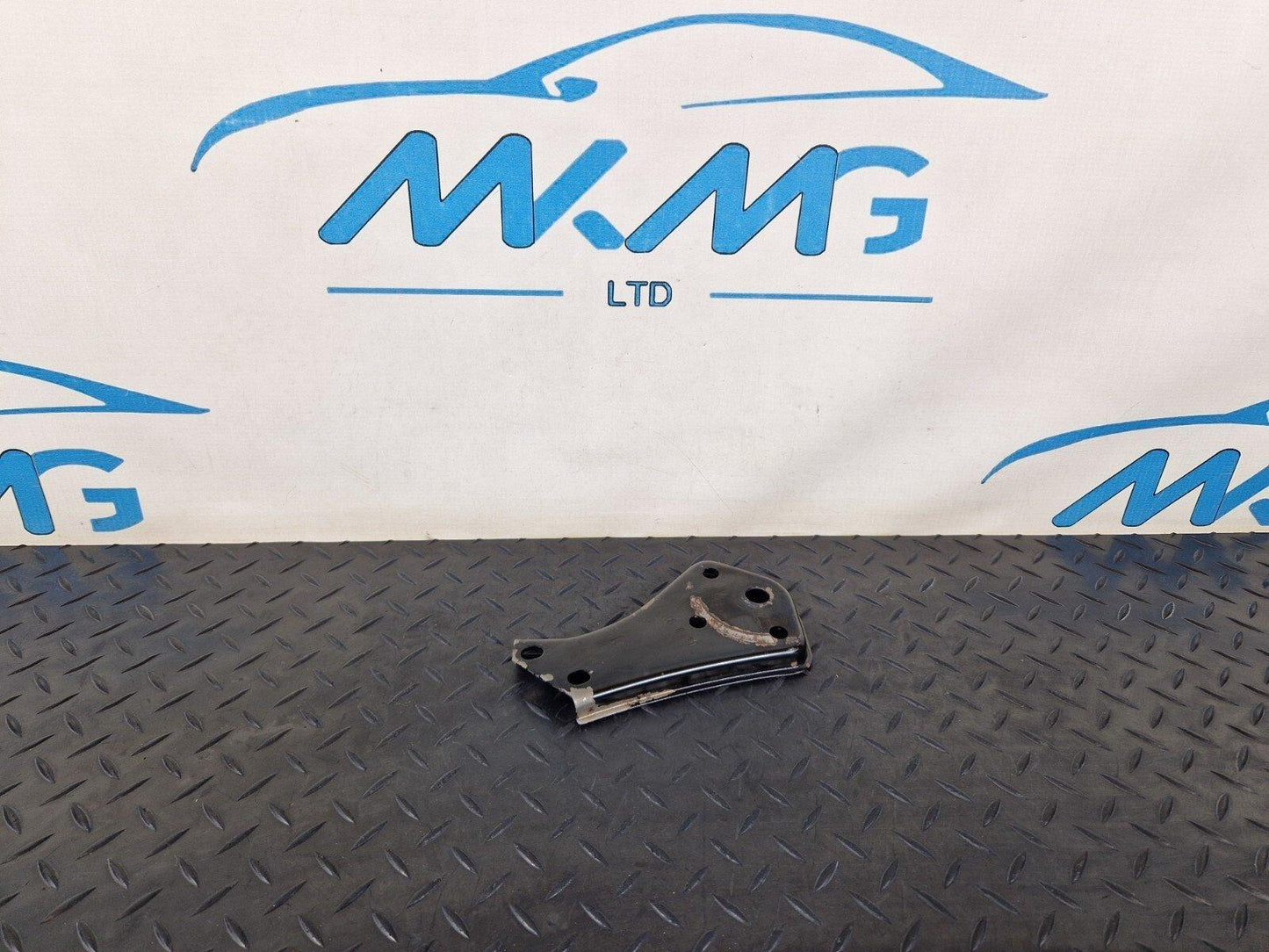 14-21 MERCEDES BENZ W205 REAR SUBFRAME RIGHT SIDE STOP PLATE A2053520800