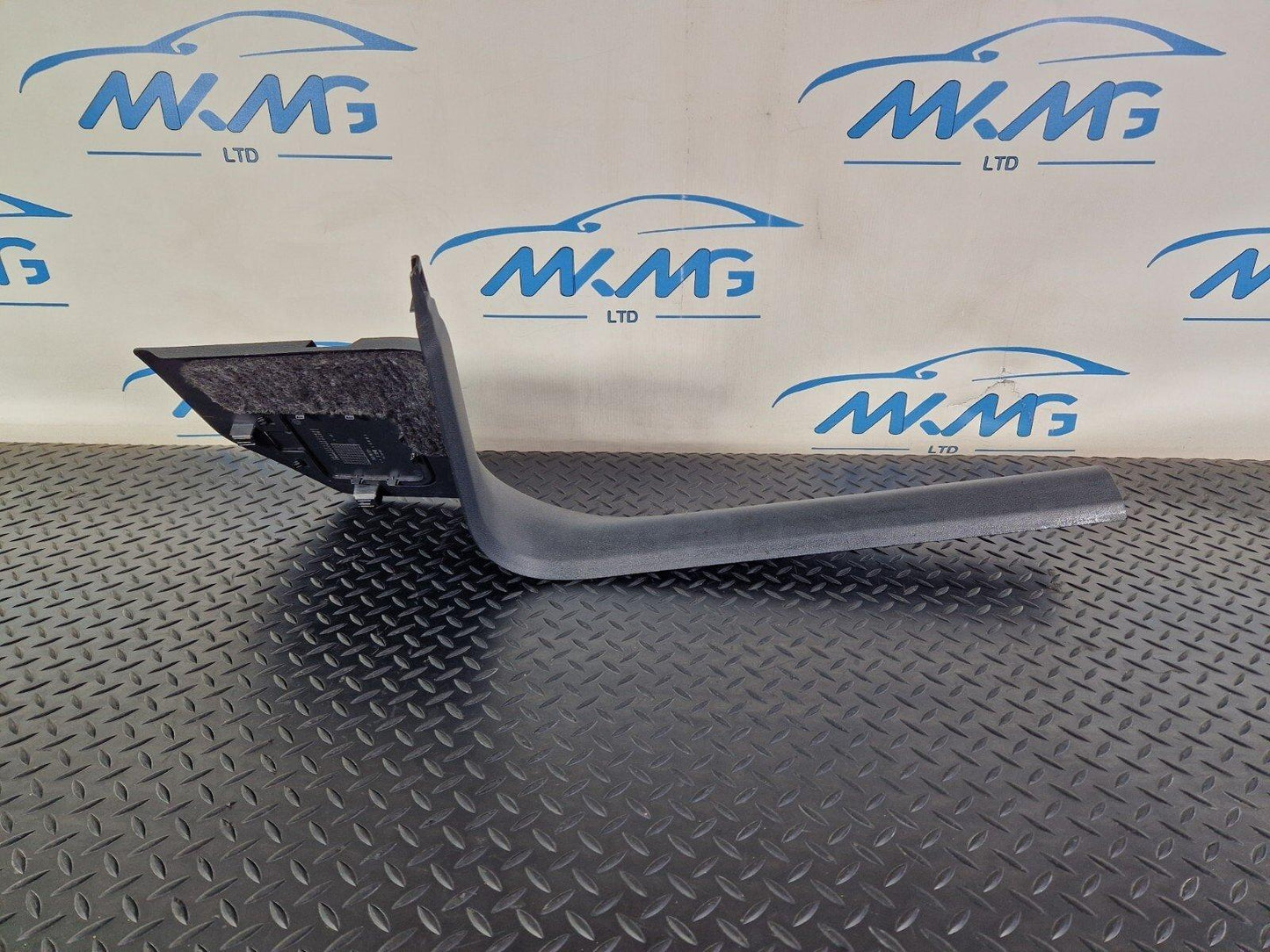 16-19 AUDI A4 AVANT B9 S-LINE LEFT SIDE FRONT LOWER A PILLAR SILL TRIM 8W2867271