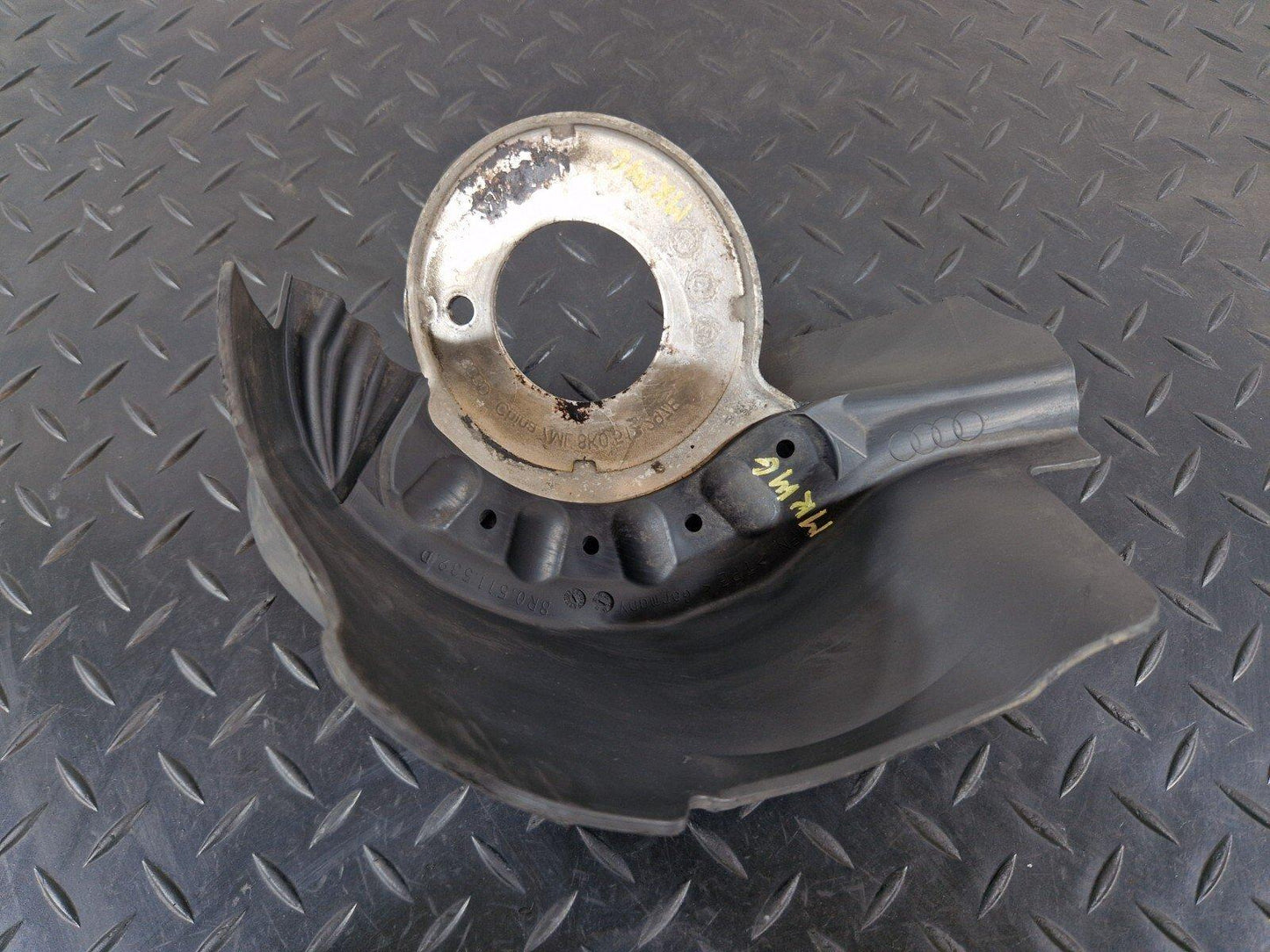12-18 AUDI A6 C7 GENUINE OEM REAR LEFT SPRING RUBBER COVER GUARD 8R0511539D