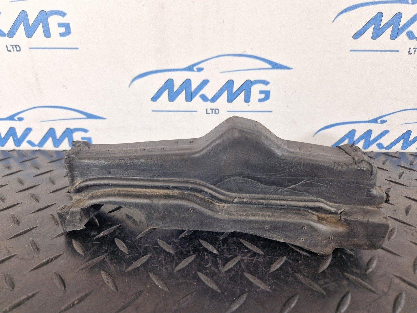 12-18 AUDI A6 C7 2.0 DIESEL GENUINE O/S/F FRONT RIGHT BONNET GASKET 4G0823722