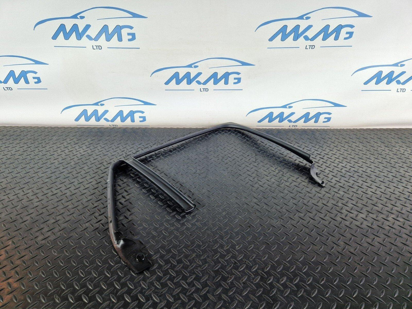 16-22 BMW X1 F48 GENUINE OEM COVER WINDOW FRAME DOOR REAR RIGHT O/S 7349672