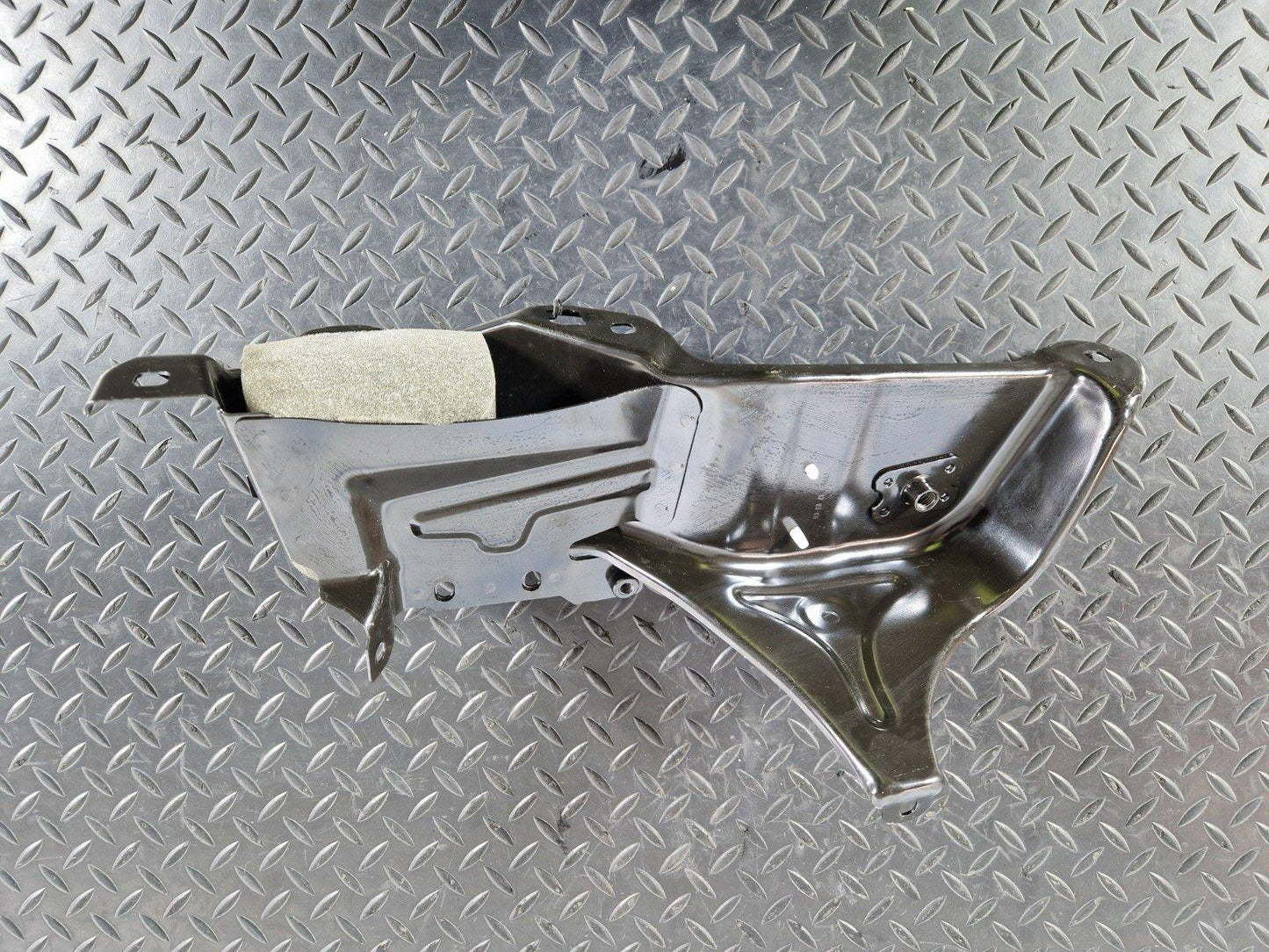 14-21 MERCEDES BENZ C300h W205 OEM LEFT BOOT LINER BRACKET A2056308701