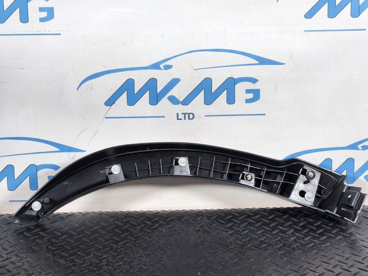 19-ON RANGE ROVER EVOQUE L551 REAR WHEEL ARCH TRIM RH K8D228370AD