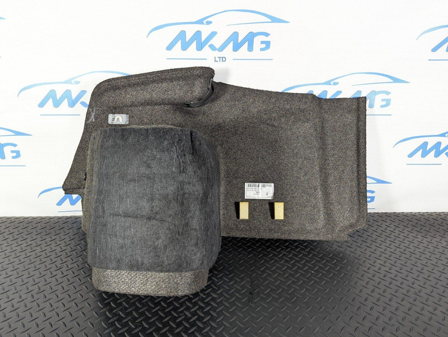 10-17 AUDI A8 4H  REAR RIGHT BOOT SIDE TRUNK CARPET PANEL 4H0863880D