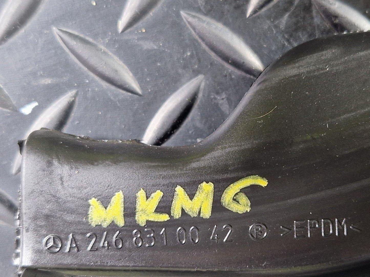 12-18 MERCEDES BENZ B-CLASS W246 GENUINE ENGINE RUBBER SEAL OEM A2468310042