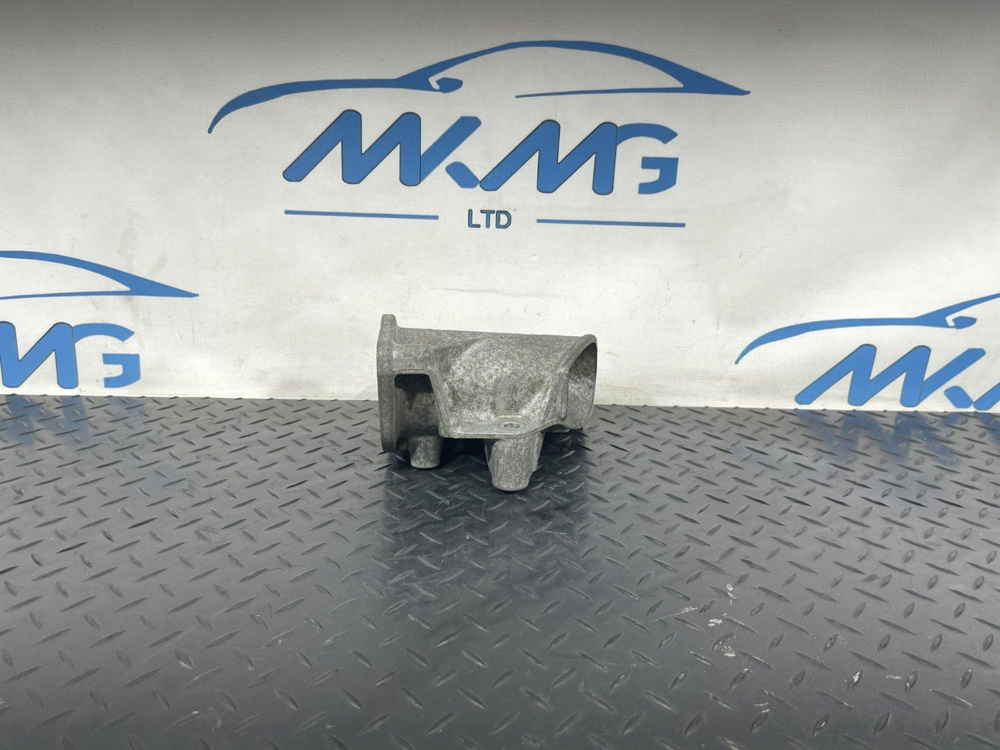 18-ON MERCEDES BENZ A CLASS W177 ENGINE BEARING BRACKET SUPPORT A6542200031