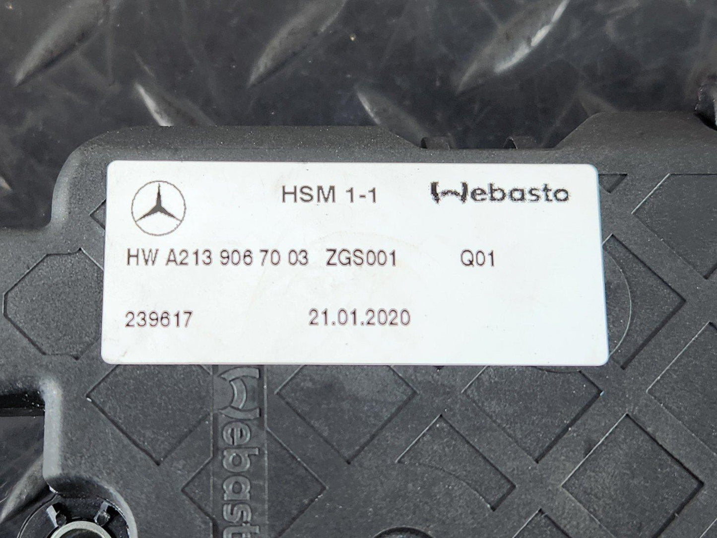 19-ON MERCEDES BENZ B CLASS W247 PANORAMIC SUNROOF MOTOR A2139067003