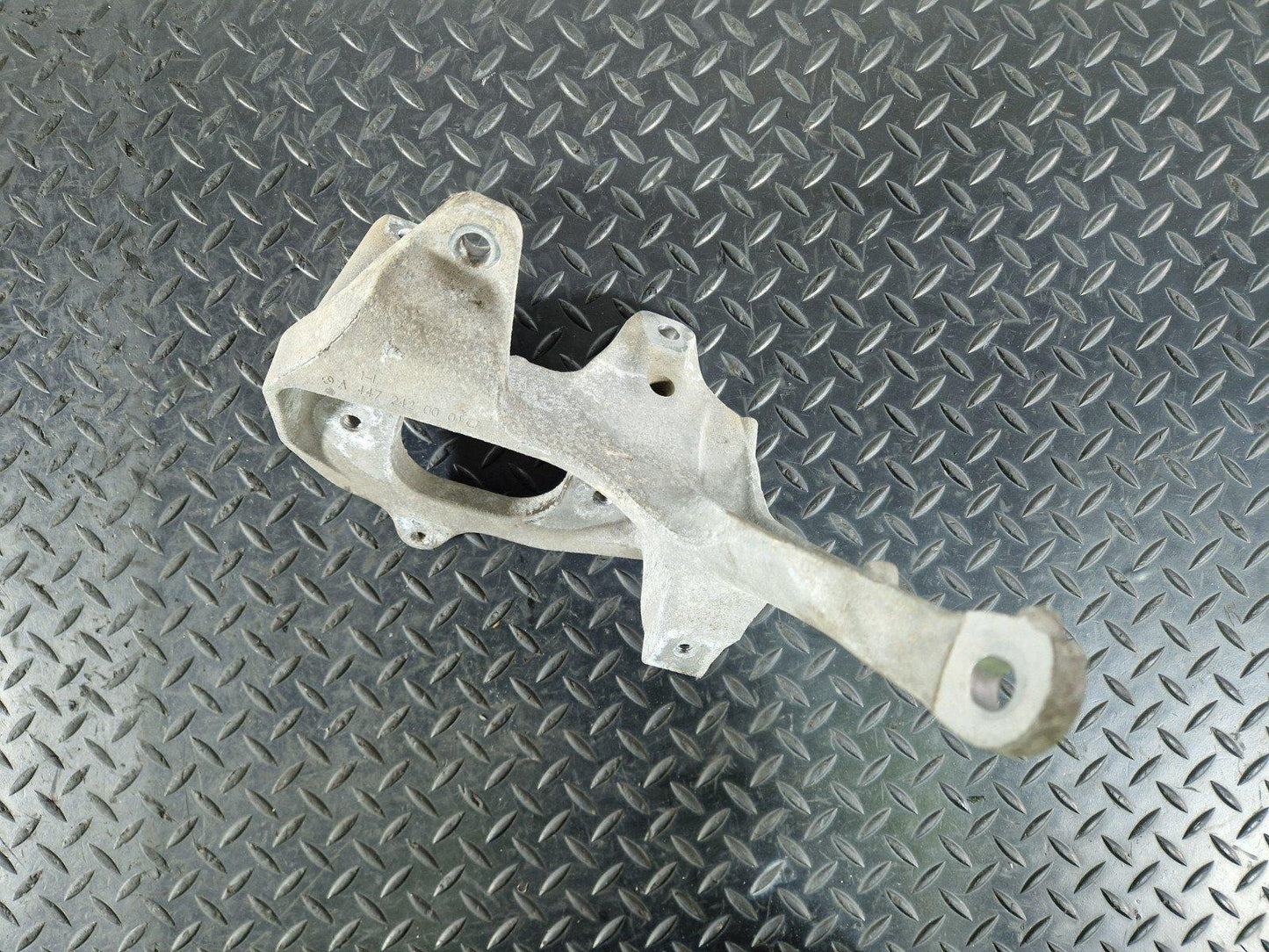 14-23 MERCEDES VITO W447 1.5 DIESEL OM622.951 GEARBOX MOUNT BRACKET A4472420001