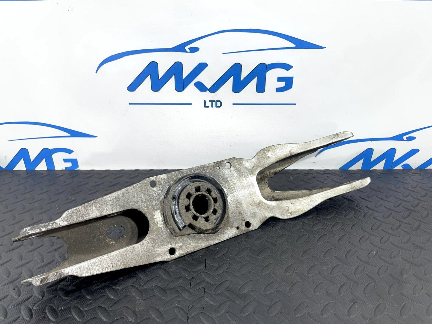 12-18 MERCEDES A B CLA W246 W176 C117 REAR LEFT / RIGHT CONTROL ARM A2463520202