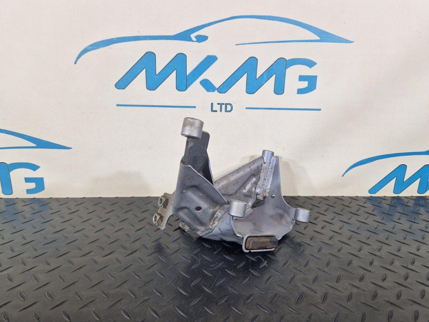 10-17 AUDI A8 4H ENGINE MOUNT BRACKET RETAINER PLATE 4H0399059C