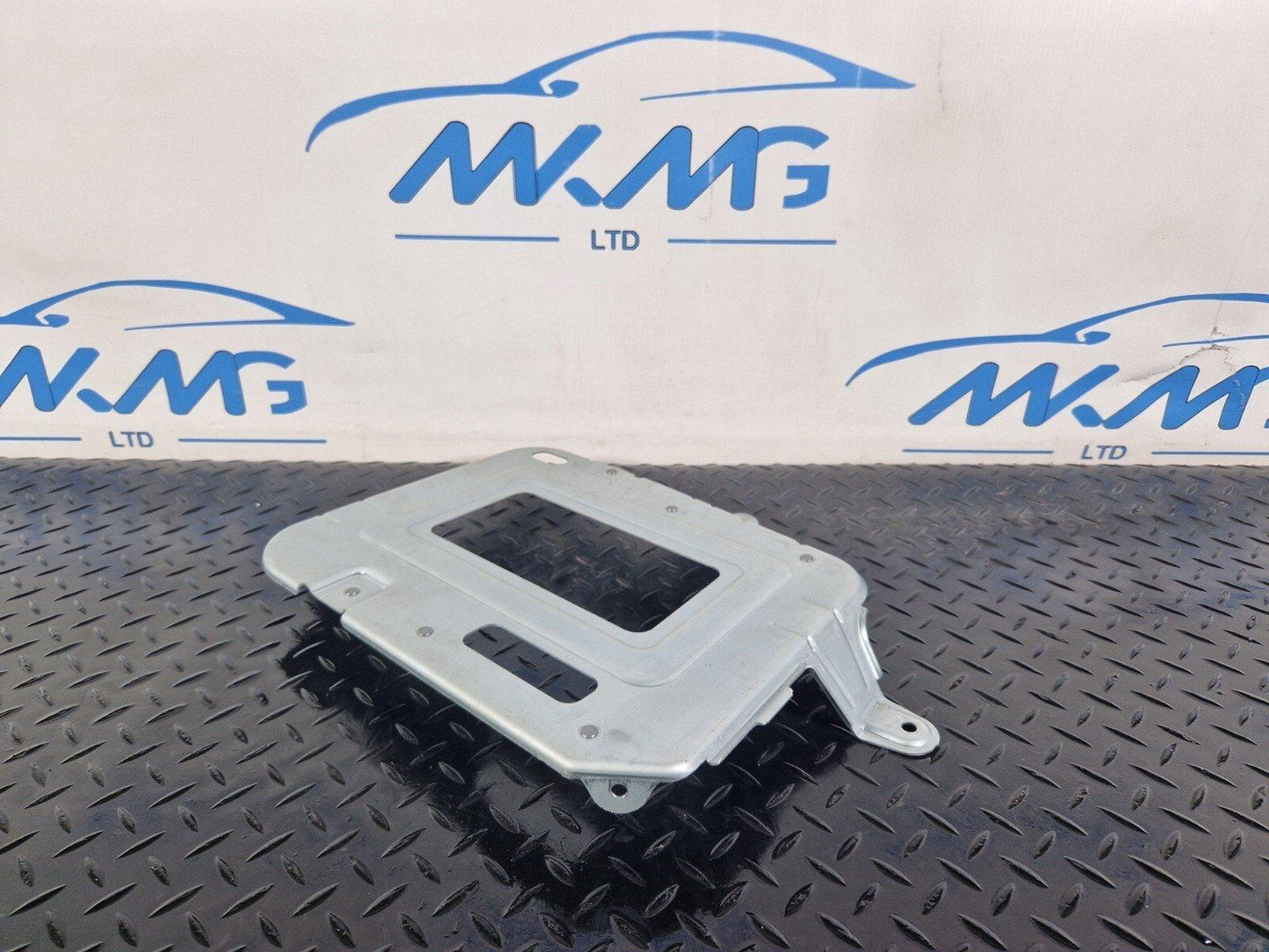 19-ON MERCEDES A B CLA W177 W247 C118 SPEEDOMETER MODULE BRACKET A2475455700